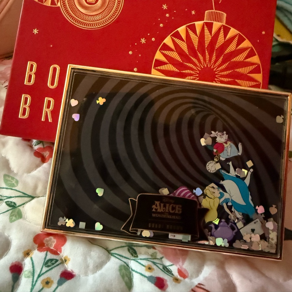 🐰♣️NWT BOBBI BROWN DISNEY ALICE IN WONDERLAND EYE SHADOW PALETTE METALLIC 🐇🐰 - Picture 7 of 12